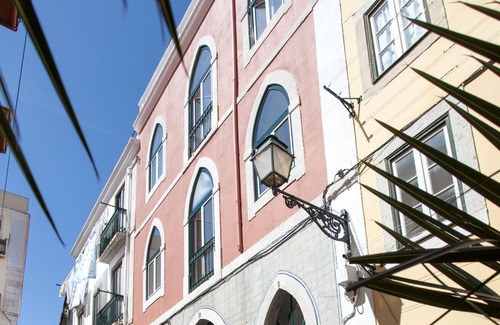 Santos Apartment | Arthistorian's Residence ★ central & sunny