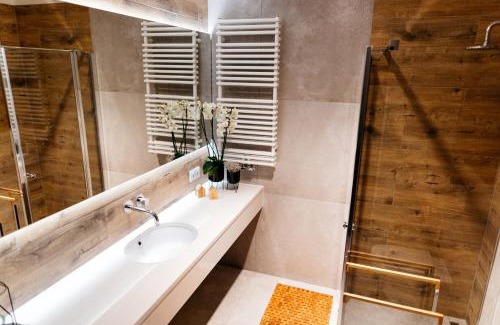 Kostrzyn Bed & Breakfast | Artisan Park