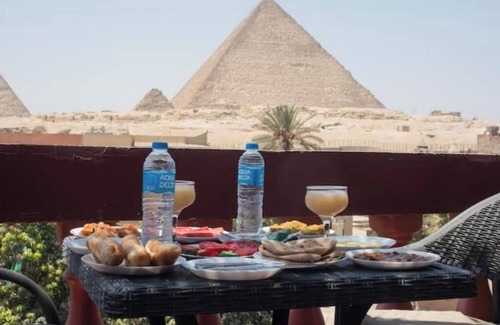 Al Haram Apartment | Artistic Home with Pyramids View