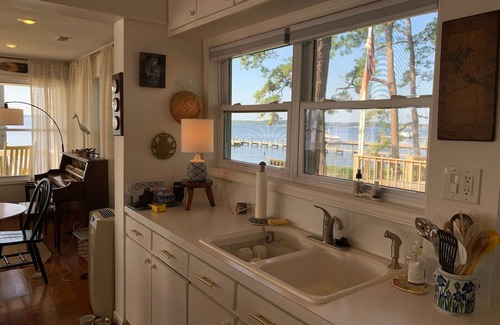 River Road Cottage | Artistic Pamlico Cottage just downriver from Washington NC