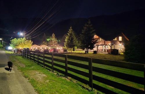 Toplita House | Artizan Chalet