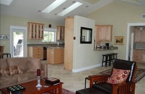 Ramona House | Artsy Custom Home. Central to San Diego Beaches; Mts; Desert