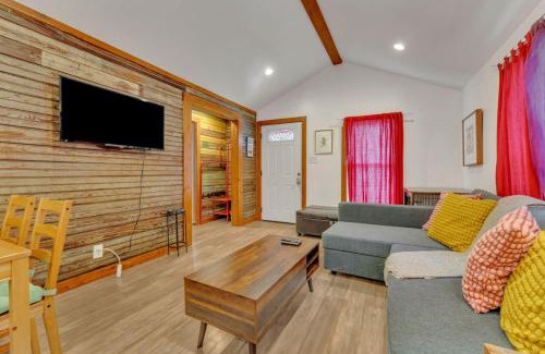 Chestnut House | Artsy East Austin Hideaway