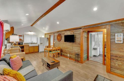 Chestnut House | Artsy East Austin Hideaway