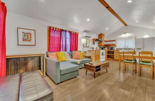 Chestnut House | Artsy East Austin Hideaway