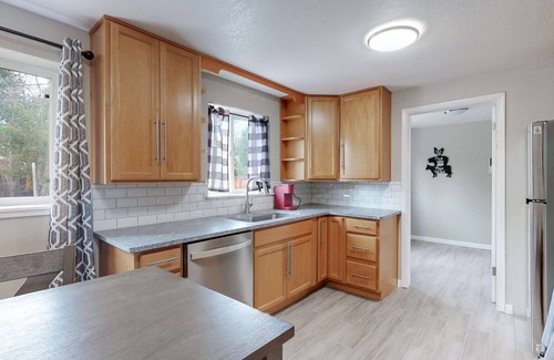 Arvada Plaza Area House | Arvada Private Family Home with Two King Beds