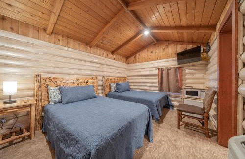 Ashton Hotel | Ashton Log Cabins