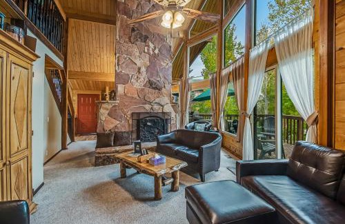 Harbor Village House | Aspen Hideaway Cabin