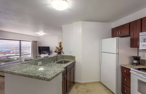 Downtown Honolulu Hotel | Aston at the Executive Centre Hotel