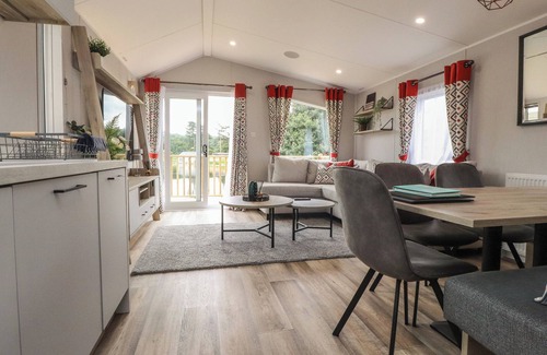 Fence Cottage | ASTORIA LODGE, with a garden in Barrow, Lancashire