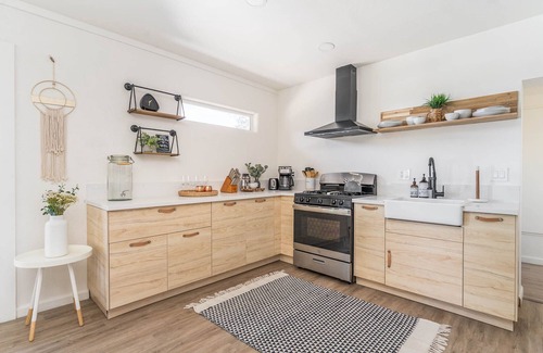 Twentynine Palms House | ❤ASTRO❤SUNSETS❤HOT TUB+SOAKING TUB❤10 MIN TO JTNP