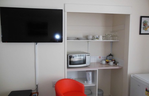 Manukau City Hotel | Asure Camelot Arms Motor Lodge