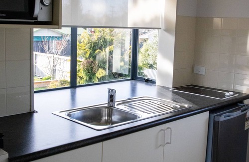 Springlands Hotel | ASURE Phoenix Motor Inn