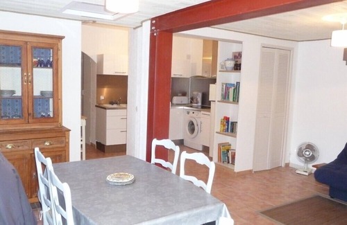 Les Lecques Apartment | At 80m from the beach, apartment T2/3, sleeps 5 Saint Cyr sur mer, parking.