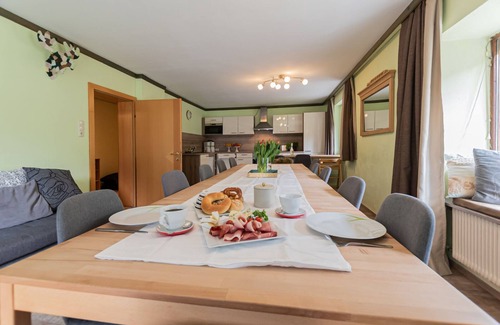 Fusch an der Grossglocknerstrasse Ski Chalet | Chalet Charlotte is situated at the Grossglockner Road, south of Zell am See.