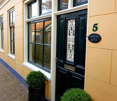 Hindeloopen Bed & Breakfast | Atelier B&B 'Sinnestriel'