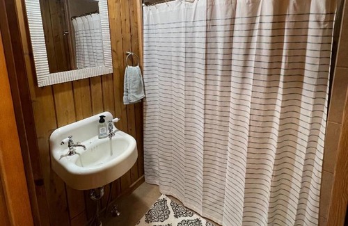 West Columbia House | Athens and Albany's Hillside Haven