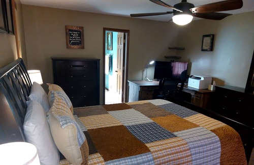 Powder Springs House | Atlanta Suburb - private space for events, easy access to metro area attractions