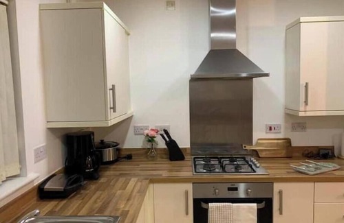 Thames House | Atom, Large 4/5 Bed House, Sleeps 12,Garden,London