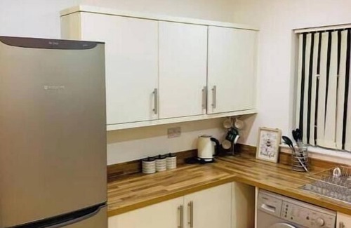 Thames House | Atom, Large 4/5 Bed House, Sleeps 12,Garden,London