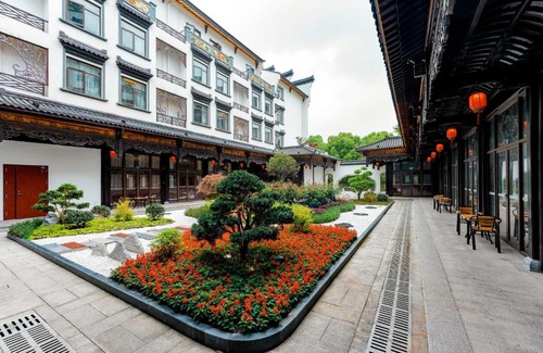 Tongxiang Hotel | Atour Hotel Tongxiang Wuzhen