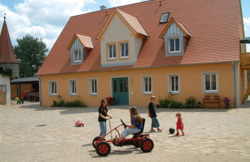 Merkendorf House | Attic apartment (2nd floor) at the Ferienhof an der Stadtmauer Merkendorf