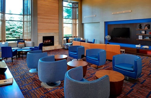 West Dundee Resort | Attractions Nearby! 4 Pet-Friendly Units, Pool, FREE Parking, Close to NOW Arena