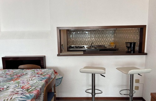 Susello Apartment | Attractive 2-room apartment with sunny balcony, pool and dream lake view