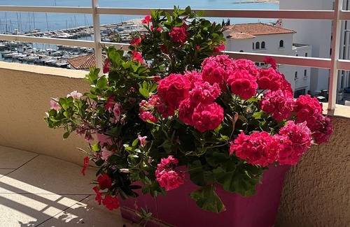 Le Lavandou Apartment | Attractive fully equipped apartment, sea views, close to beach and town center