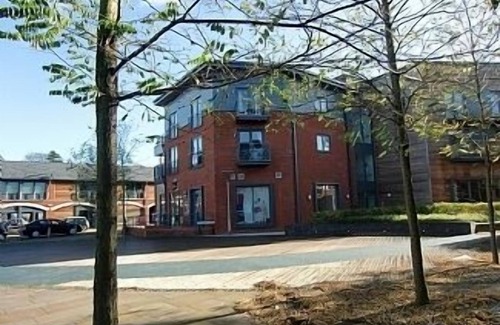 Diglis Apartment | Attractive Waterside Apartment