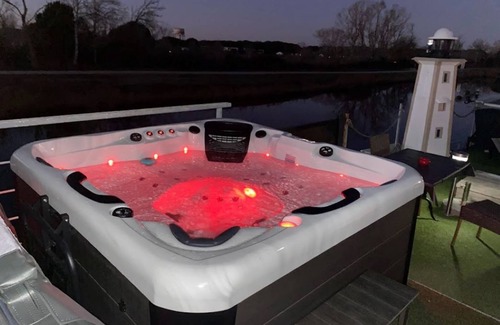 Aigues-Mortes Boat Rental | ATYPICAL AND UNUSUAL STAY ON OUR PENICHE LA CORADINE WITH SPA ON REQUEST