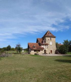 Villeneuve d'Aveyron House | Atypique maison de charme