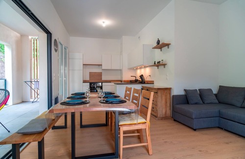 Le Palais Apartment | Au C103 - La Vie est Belle