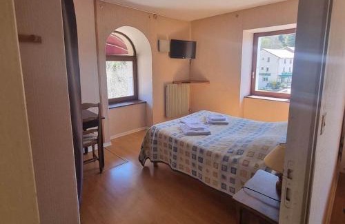 Saint-Cirgues-en-Montagne Hotel | Au Parfum des Bois