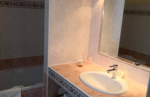 Mello Hotel | Auberge du jeu darc