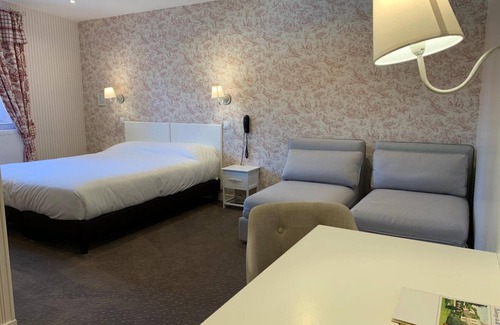 Luche-Pringe Hotel | Auberge du port des Roches