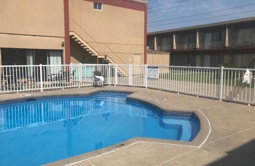 Longue-Pointe Hotel | Auberge Royal Versailles