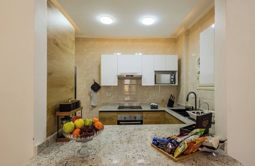 New Cairo Apartment | AUC Jacuzzi, Chic + Cozy Retreat with WiFi, AC