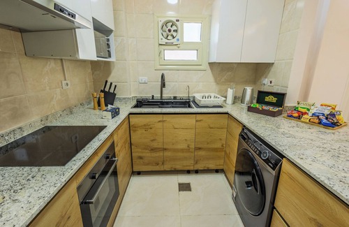 New Cairo Apartment | AUC Jacuzzi, Chic + Cozy Retreat with WiFi, AC