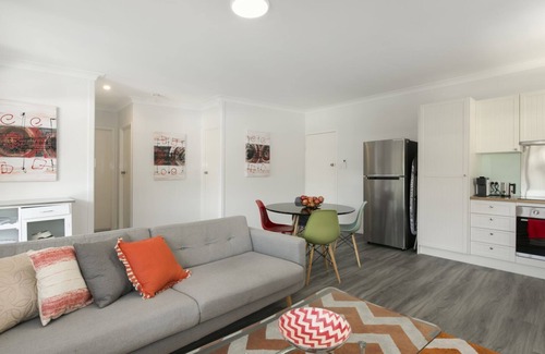 Auchenflower Apartment | Auchenflower, Tallywood Apt 2 - Pet Friendly/Family Friendly
