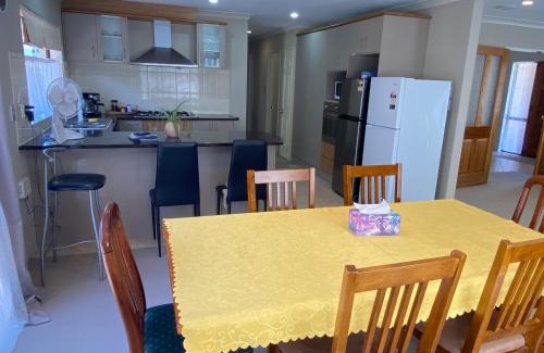 Howick House | Auckland GQ Howick holiday home