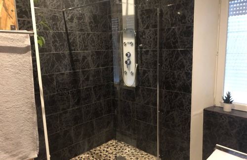 Audincourt Apartment | AUDIN SPA: JACCUZI⚡️SAUNA⚡️NETFLIX⚡️