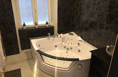 Audincourt Apartment | AUDIN SPA: JACCUZI⚡️SAUNA⚡️NETFLIX⚡️