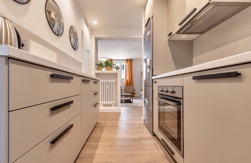 El Viso Apartment | Auditorio lll apartment in Madrid