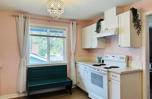 Southeast Salem Apartment | Audrey- an ode to an icon