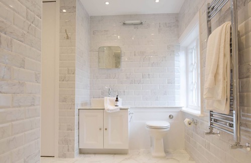 Warninglid Cottage | Aunt's House - sleeps 10 guests in 5 bedrooms