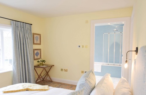 Warninglid Cottage | Aunt's House - sleeps 10 guests in 5 bedrooms