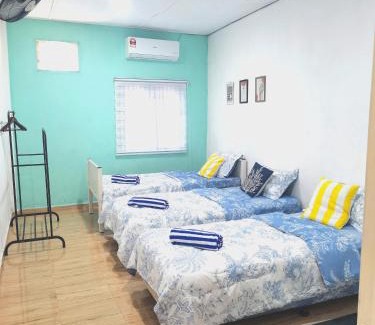 Langkawi House | Aura Bluewave Beach House and Mini Beach Cafe