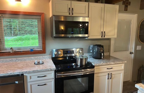 North Pole House | ❄️ Aurora & Cozy Cabin Near Santa | Wildlife Private Backyard