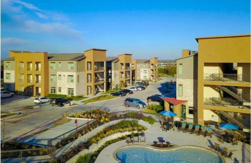 Montopolis Apartment | Austin Luxury 2BR 2B with Pool & FREE Parking